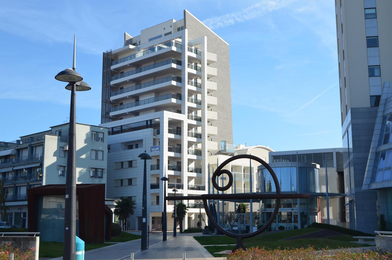 Hesperia Hotel & Residence リド・ディ・イエゾロ エクステリア 写真