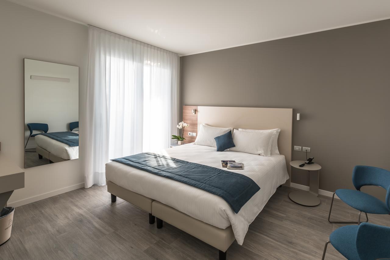 Hesperia Hotel & Residence リド・ディ・イエゾロ エクステリア 写真
